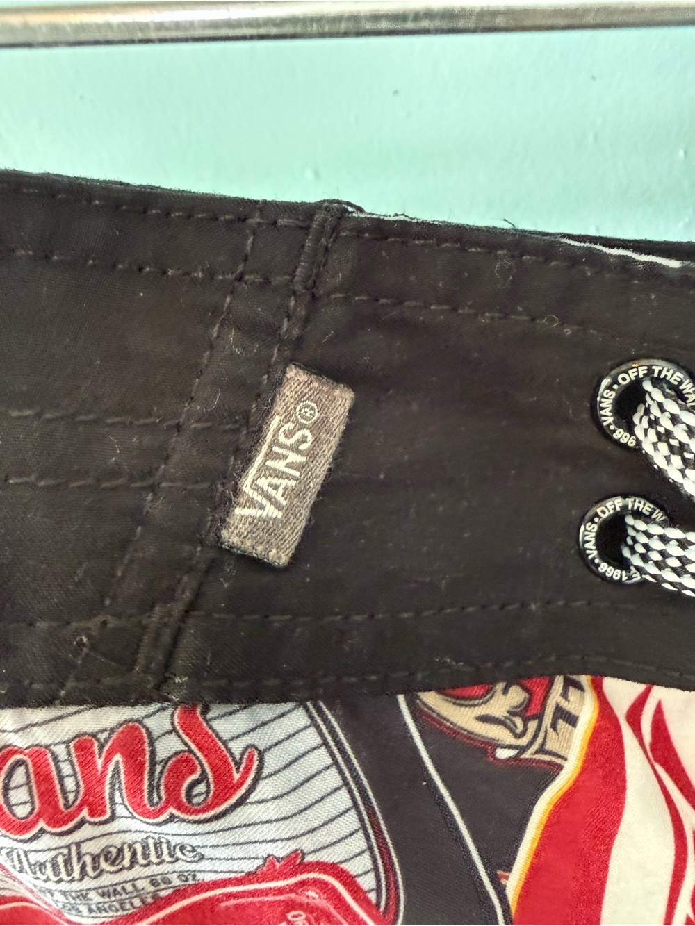 Vans Red, Black & White Logo Patch Swim Trunks Board Shorts Sise 33 - Picture 6 of 12
